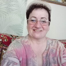 Карина, 59, Урень