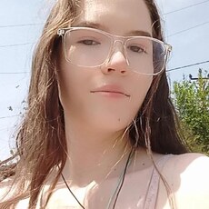 Диана, 20, Санкт-Петербург